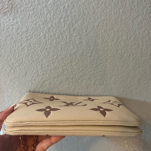 Louis Vuitton - Picture 7 of 7